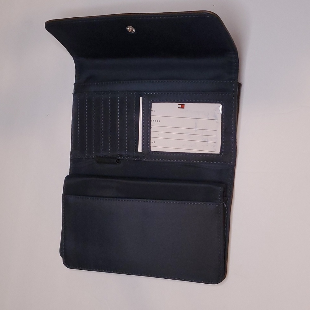 Tommy Hilfiger Checkbook/Wallet - Picture 5 of 8